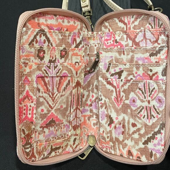 ~ New: Sakroots Crossbody Purse Salinas Smartphone Wallet Zip Pocket Bag, No Tag - Picture 5 of 15